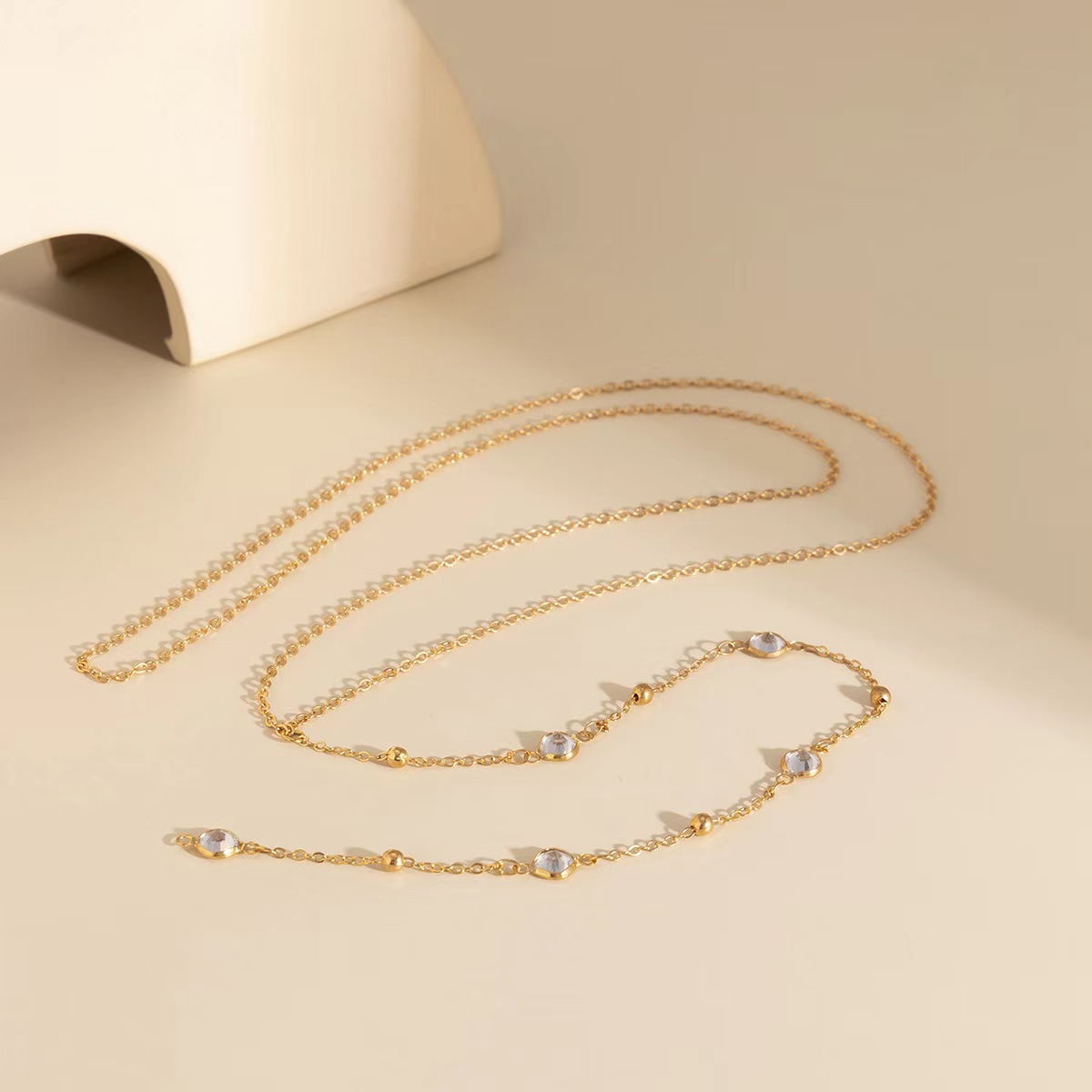 Long Y-shaped Tassel Necklace For Deep V Neckline Dresses_voghion.com