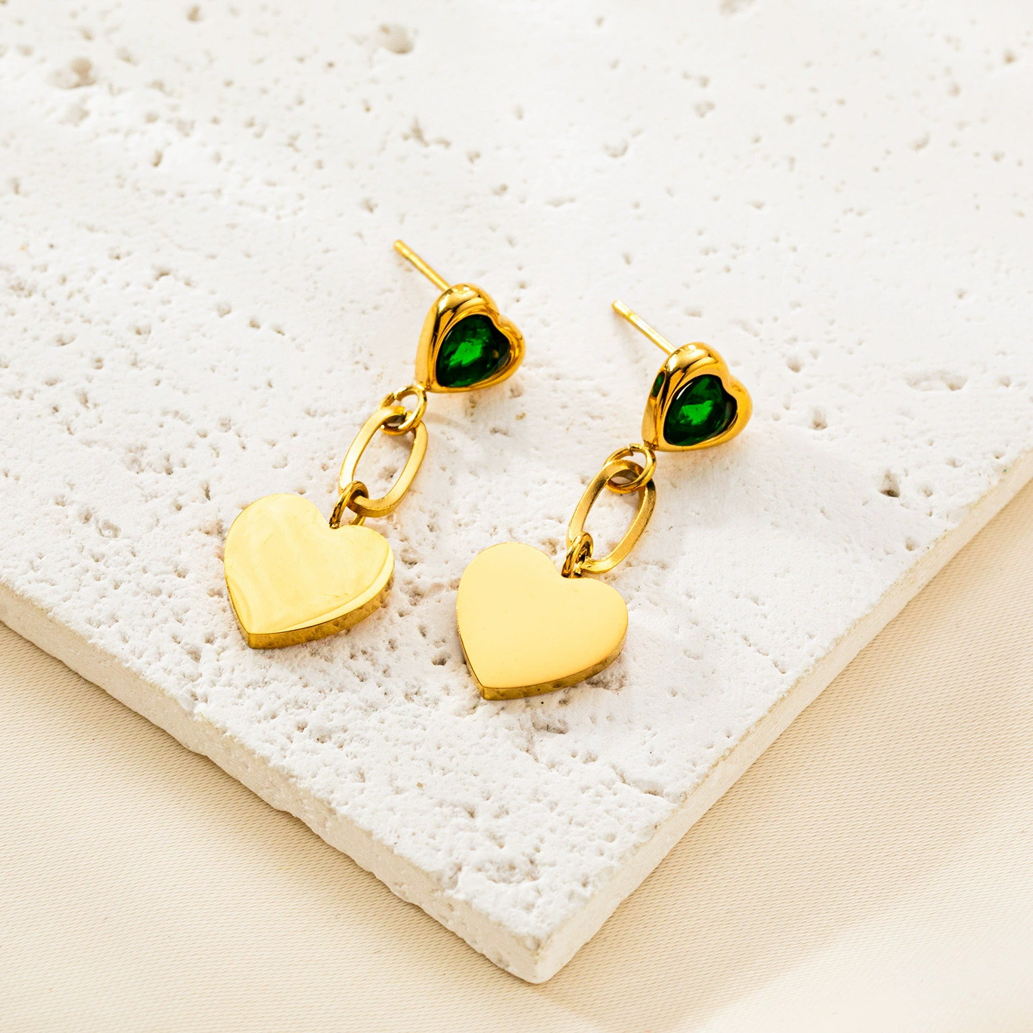 Трансграничные взрывчатые продукты новые модные покрытые золотом титановые стали с бриллиантами в форме сердца серьги серьги серьги серьги серьги оптовые женские