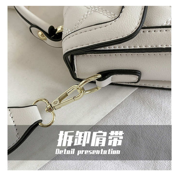 Fashion Rhombus Wide Shoulder Strap Shoulder Messenger Small Square Bag display picture 12