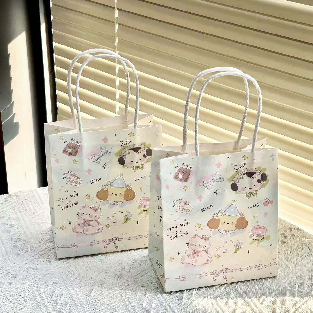 Bolsa de regalo de alta cara ins cachorro fiesta de té bolsa de regalo hermosa bolsa de embalaje de regalo de dibujos animados lindos bolsas de mano