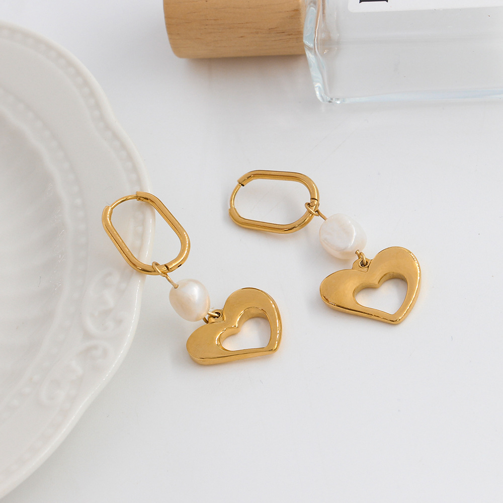 Heart Shape Pattern Women'S Gender Plating Design 1 Pair Retro Heart Shape Stainless Steel Imitation Pearl Plating Dangling Earrings