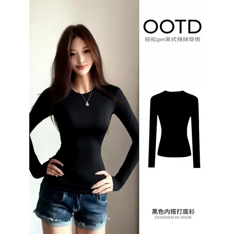 Black, regular-fit, long-sleeved T-shirt, Korean style, thin and lightweight, suitable for layering in early autumn, with a stretchy fabric, can be worn as an outer layer or as a base layer, creating a sophisticated look Black, regular-fit, long-sleeved T-shirt, Korean style, thin and lightweight, suitable for layering in early autumn, with a stretchy fabric, can be worn as an outer layer or as a base layer, creating a sophisticated look