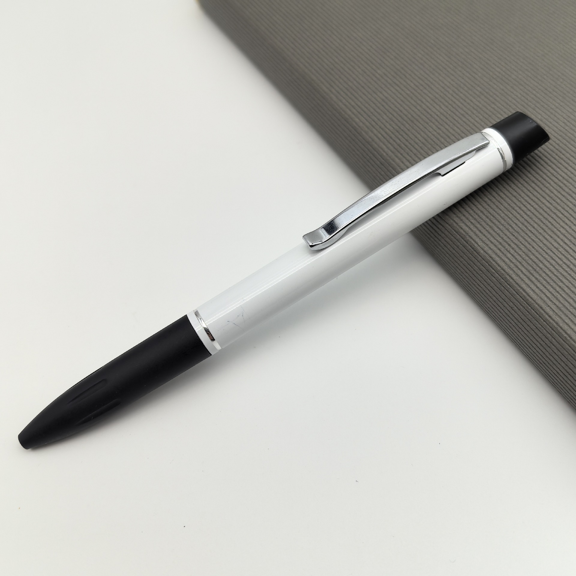 Nuevo mango de bolígrafo de metal de aluminio con bolígrafo de papel de regalo de publicidad con bolígrafo combinado se puede imprimir