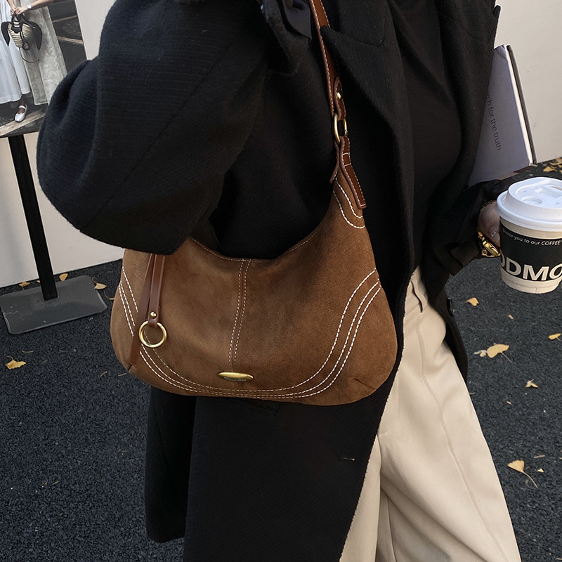 Bolso de camisa casual transfronterizo, bolso de camisa de viaje universal, bolso de media luna 2025, nuevo tipo de bolso de hombro de camisa.