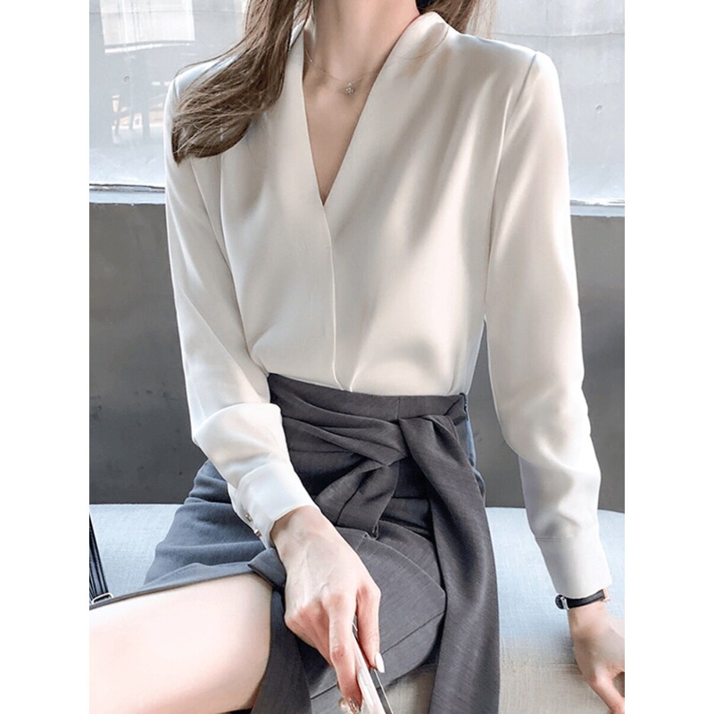 Elegant White Shirt for Women, Wrinkle-Resistant Top, Spring Outfit, High-End Chiffon V-Neck Professional Workwear, Collarless Long-Sleeve Shirt