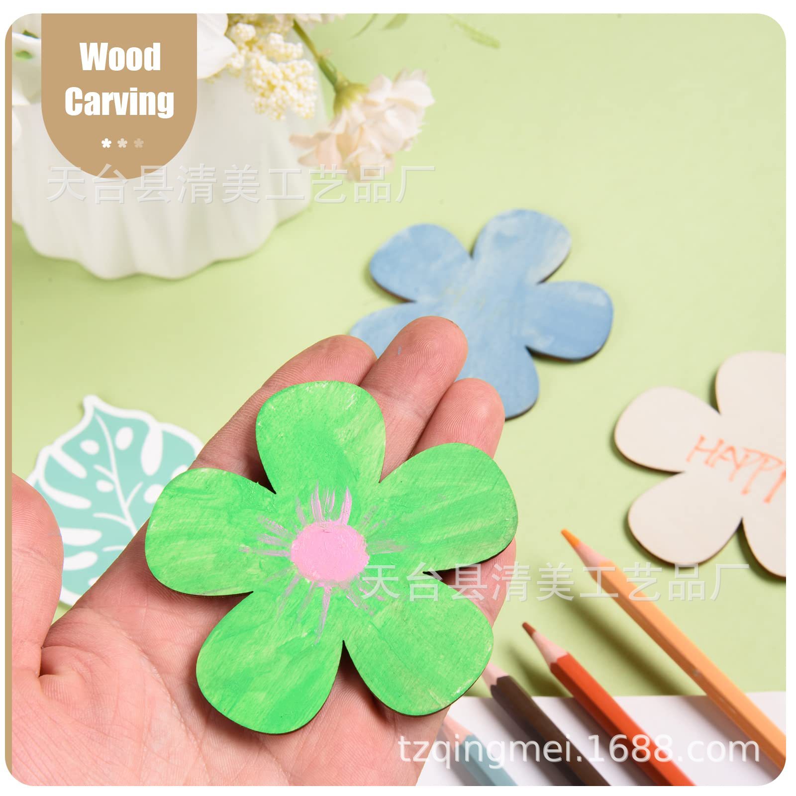 75mm madera en forma de flor de ciruelo, hoja de madera decorativa en forma de flor, hoja decorativa de dibujos animados pintada para niños, 60 piezas en un paquete