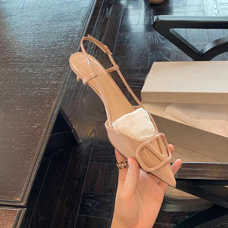 Verano nuevo estilo sandalias francés retro punta dedo del pie trasero vacío cerrado toe sandalias de las mujeres elegantes de cercanías Sandalias de tacón alto mujeres 8208