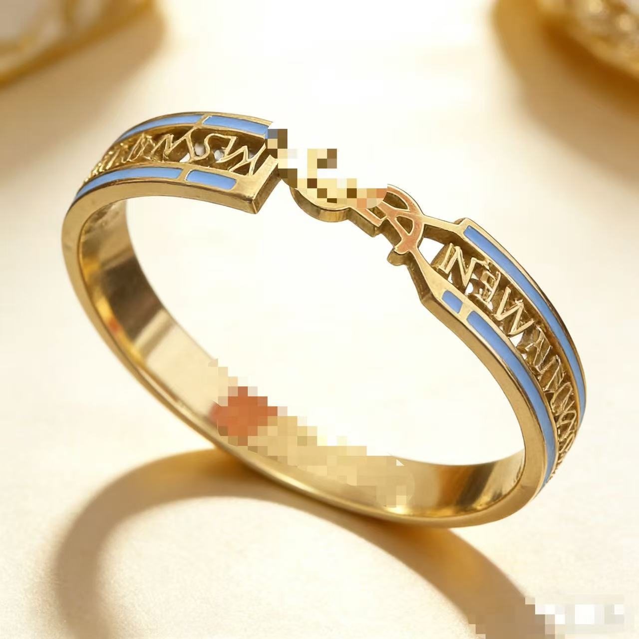 2025 新しいヨーロッパとアメリカのビッグブランドチタン鋼ブレスレット非退色ステンレス鋼ブレスレットバックルオープニングハンドジュエリー卸売