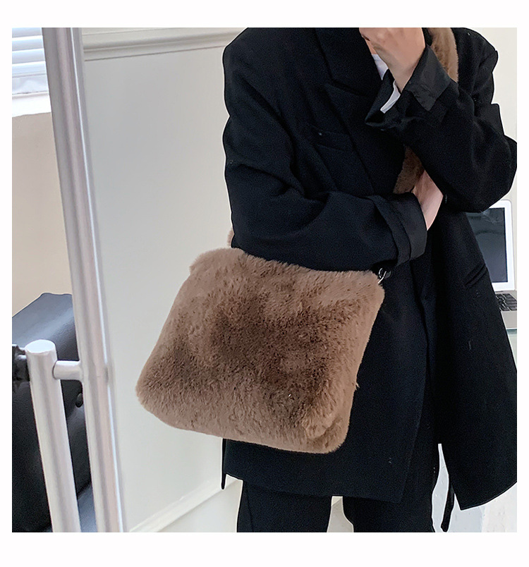 Fur Bag 2021 Winter New Womens Bags Simple Tote Bag Large Capacity Plush Portable Messenger Bag with Hair Ballpicture5