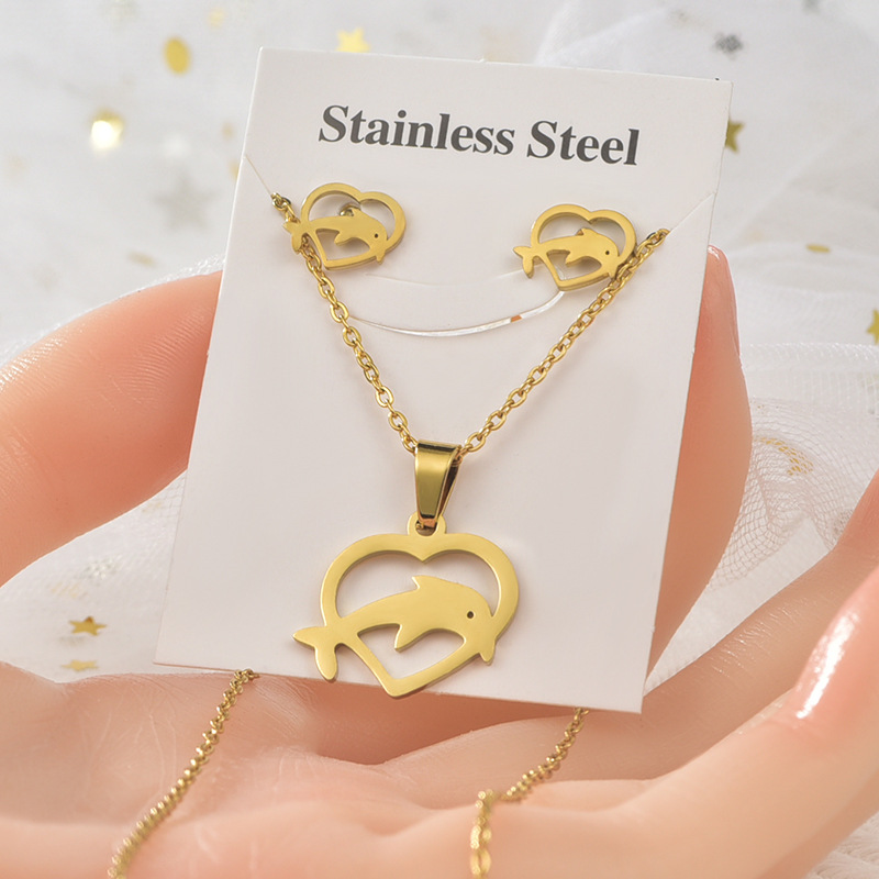 Europeo y americano transfronterizo en línea celebridad de acero de titanio colgante irregular traje retro personalizado electrochapado temperamento ins estilo colgante Accesorios