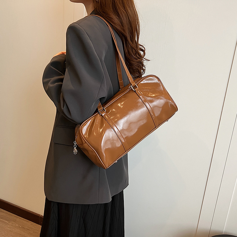 Bolso de viaje retrógrado de mano para mujeres 2025 nuevo bolso de brazo de moda pequeño bolso simple de gran capacidad de hombro image 10