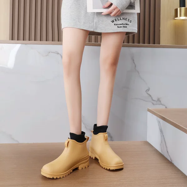 Cross-Border Fashion Short-Tube Water Shoes for Women in Winter, Warm All-In-One Cotton Rain Boots, Thick-Soled Wear-Resistant, Non-Slip Kitchen Rubber Shoes for Women