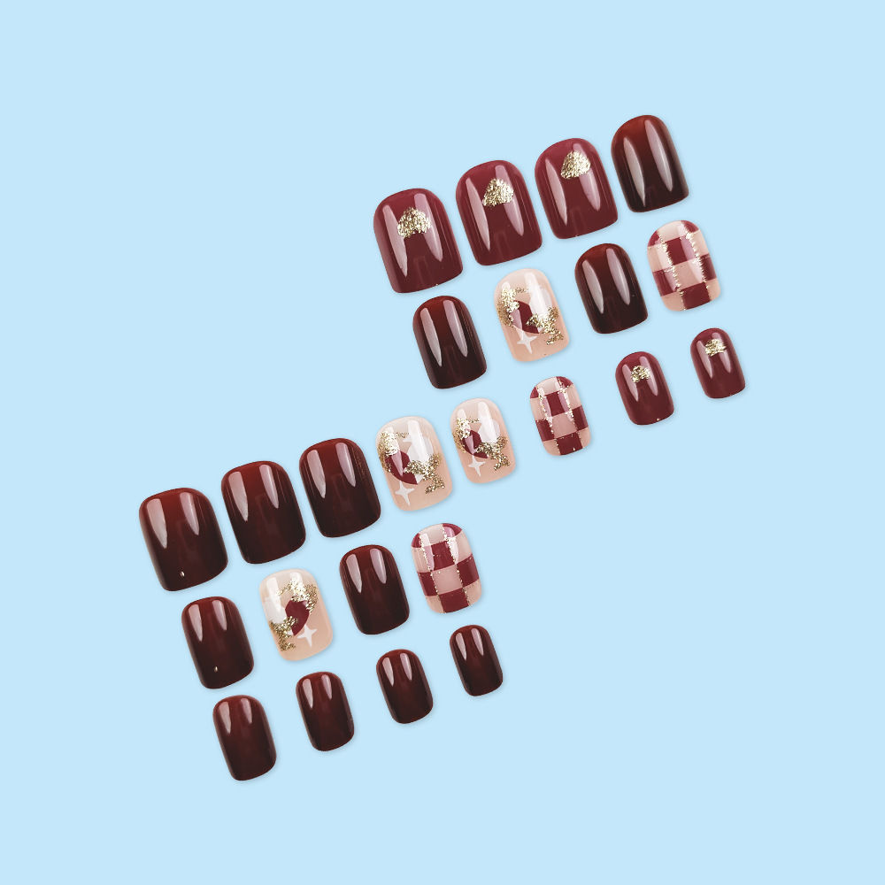 Use uñas vino rojo blanco tablero de tablero cuadrícula amor parche de uñas removible pieza de uñas falsas Día de San Valentín pieza de belleza de uñas