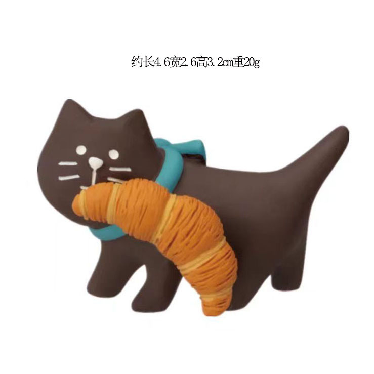 빵을 훔치는 검은 고양이