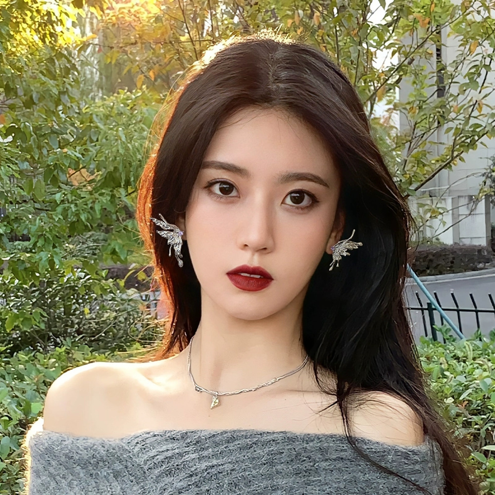 Design fashionable universal earrings