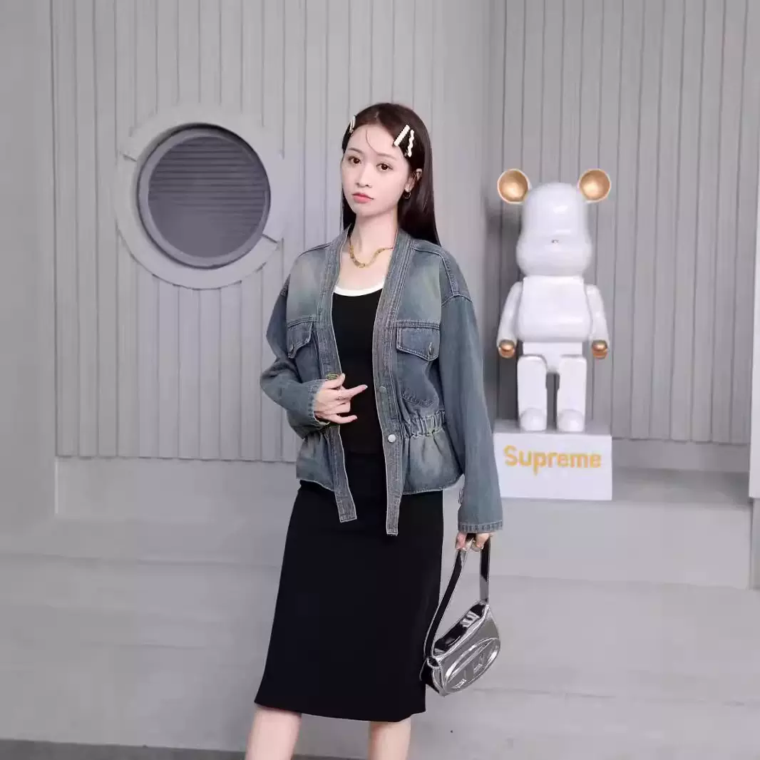 2024网红爆款牛仔外套女春秋新品韩版宽松bf时尚百搭钉珠收腰上衣