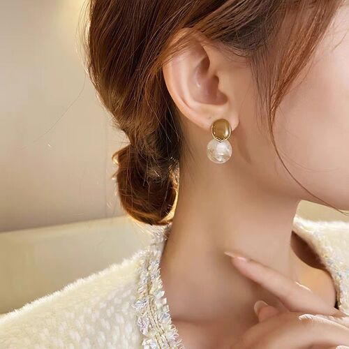 Design Hong Kong style earrings for women, sterling silver needle earrings, autumn and winter style earrings, new light luxury earrings