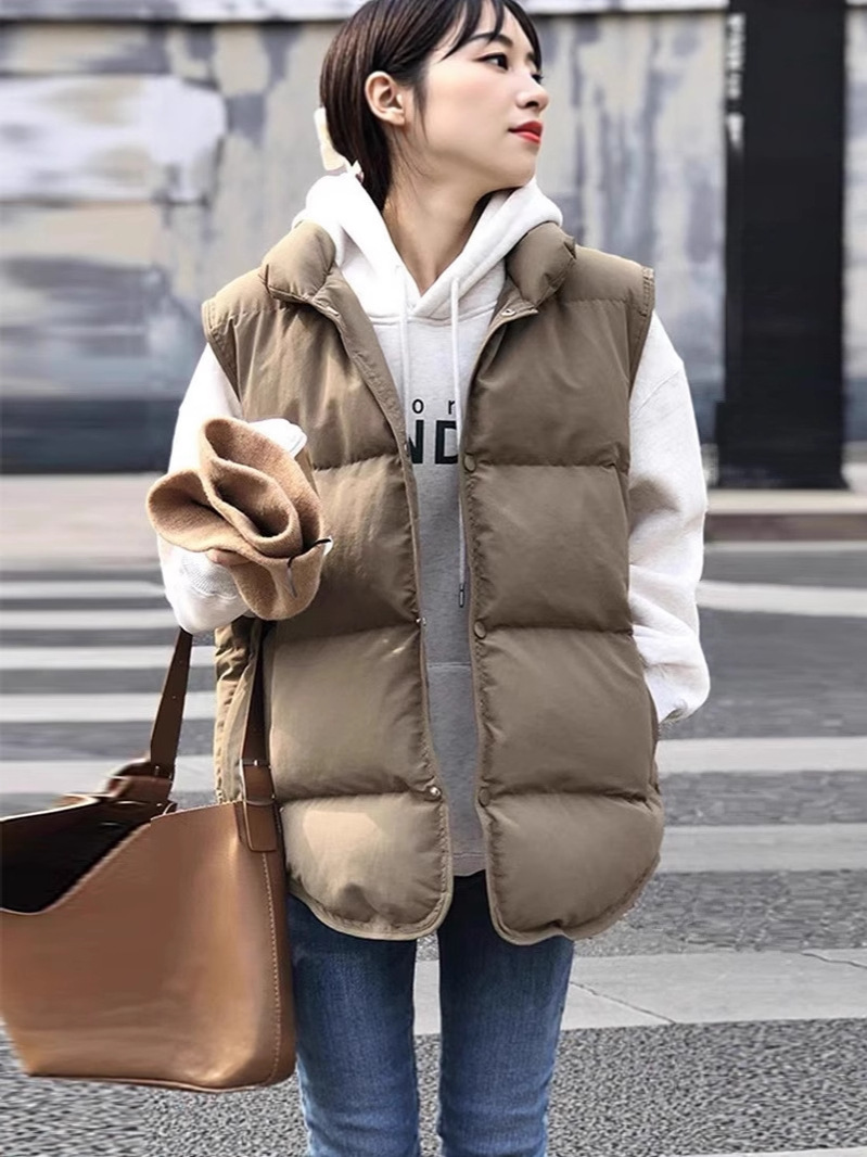 White light and thin short vest with down sleevless