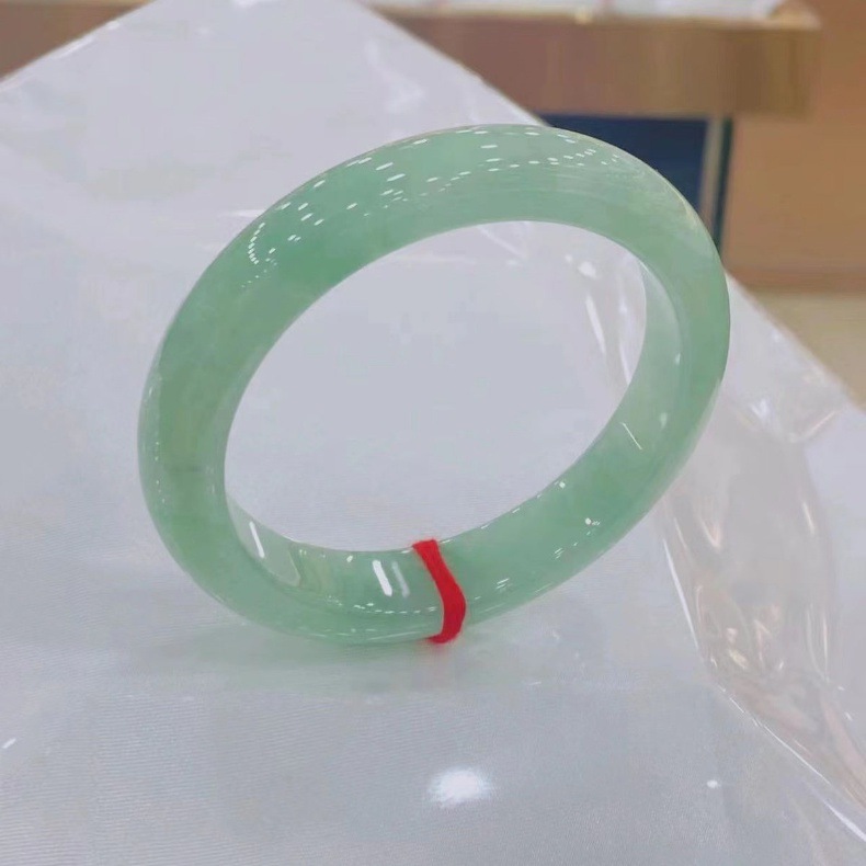 Vòng tay ngọc bích tự nhiên cấp A màu xanh lá cây băng đá – kiểu Hoàng gia chi tiết 3