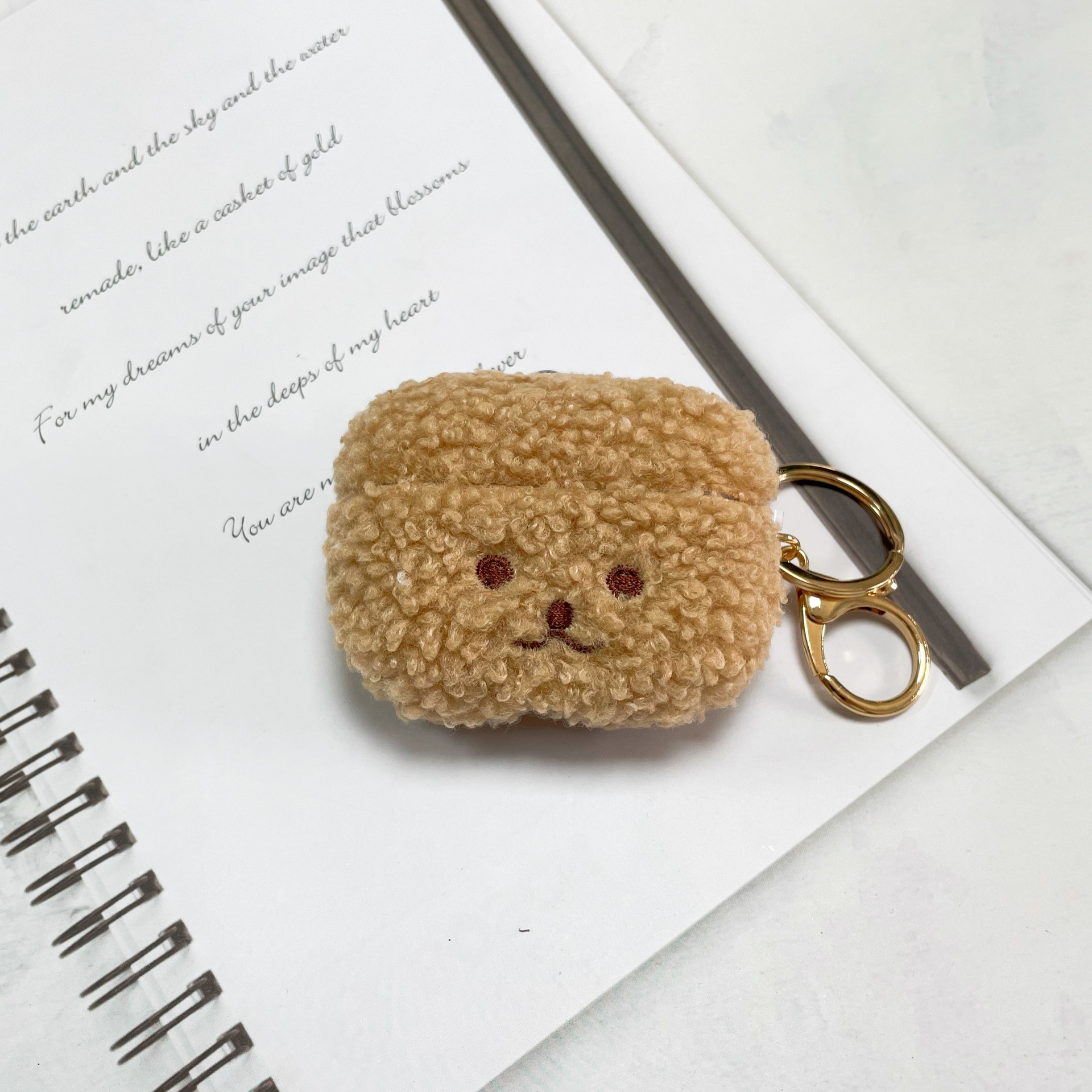 Adecuado para Apple headset protector Shell airpodspro1/2/3 generación cubierta del auricular mullido bordado muñeca soft shell