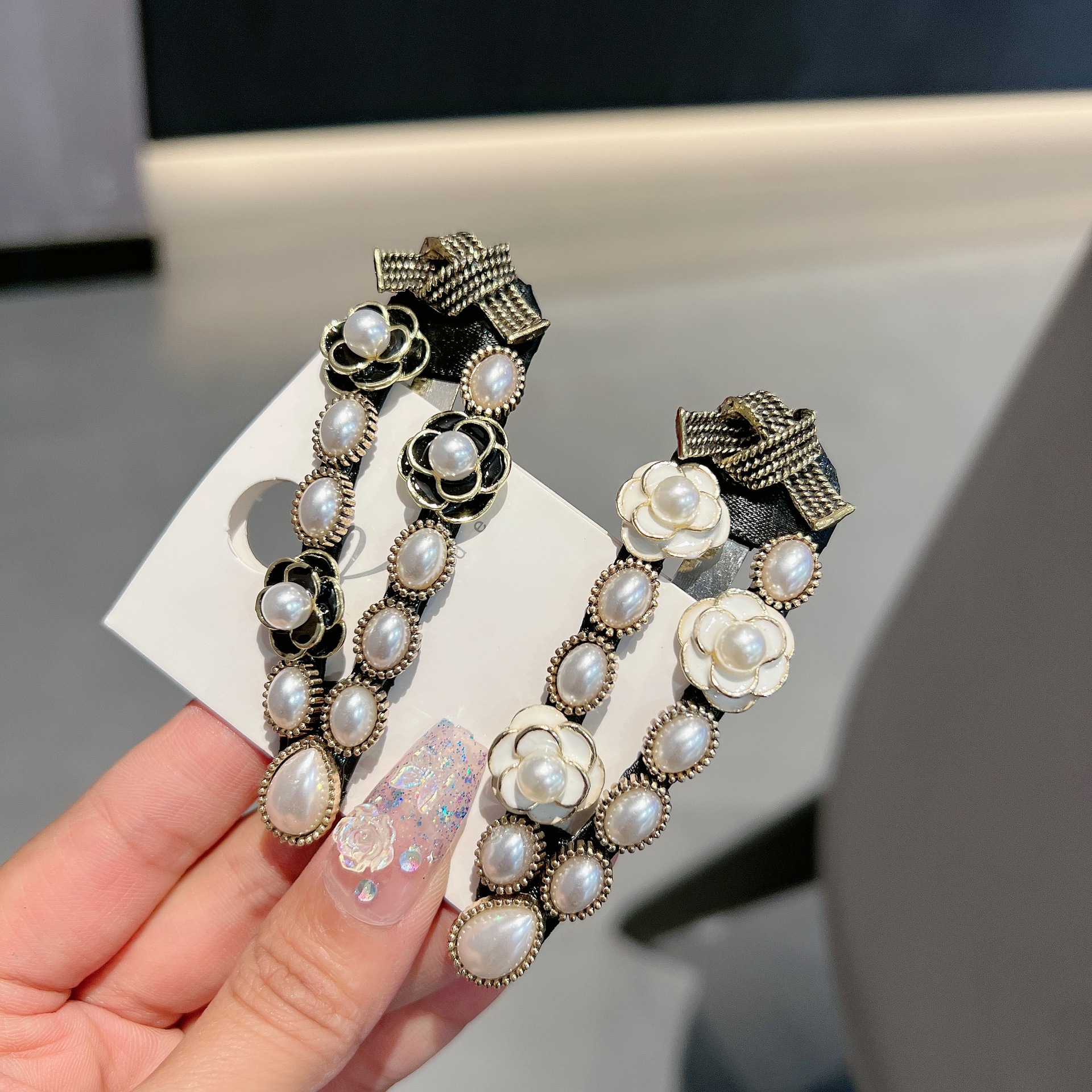 Retro-style new hair clip, craftwork Chanel-style pearl floral BB clip, versatile sweet girl influencer hair clip