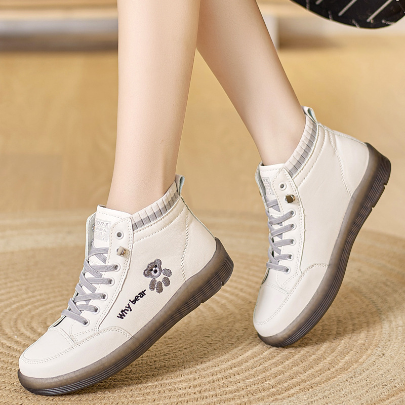 Genuine leather all-match short boots 2023 autumn and winter New White shoes flat casual non-slip bear pattern high-top women's shoes Genuine leather all-match short boots 2023 autumn and winter New White shoes flat casual non-slip bear pattern high-top women's shoes