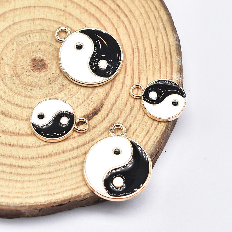 Colgante de Tai Chi Yin Yang, para pulseras, aretes y DIY, accesorio de aleación - Mayorista