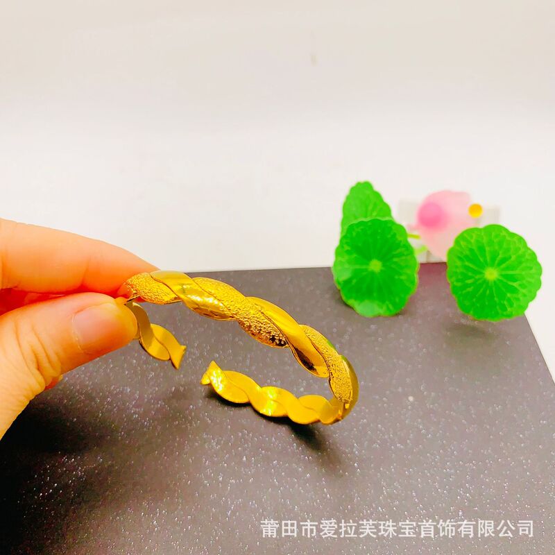 Brass Gold-Plated Fashionable Twist Bracelet for Women Japanese and Korean Braided Bracelet for Mother and Bride Gift Jewelry Manufacturer Wholesale