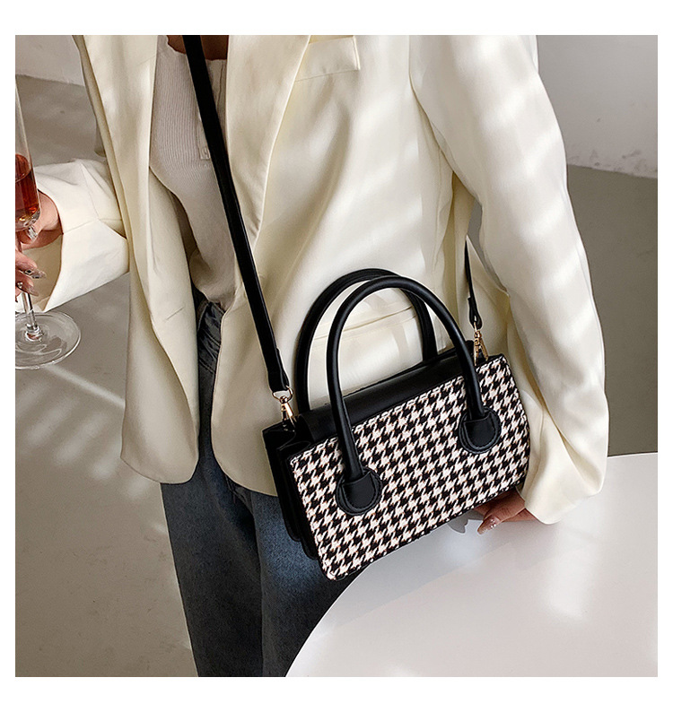 Niche Design Retro Houndstooth Messenger Small Square Handbag display picture 4