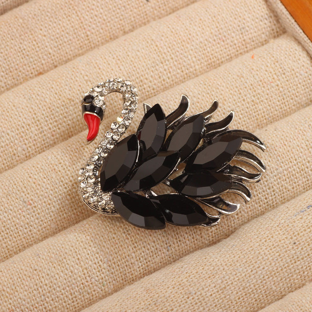 New Cross-Border Light Luxury European And American Style Exquisite Versatile Black Swan Brooch High-End Niche Suit Pin_voghion.com