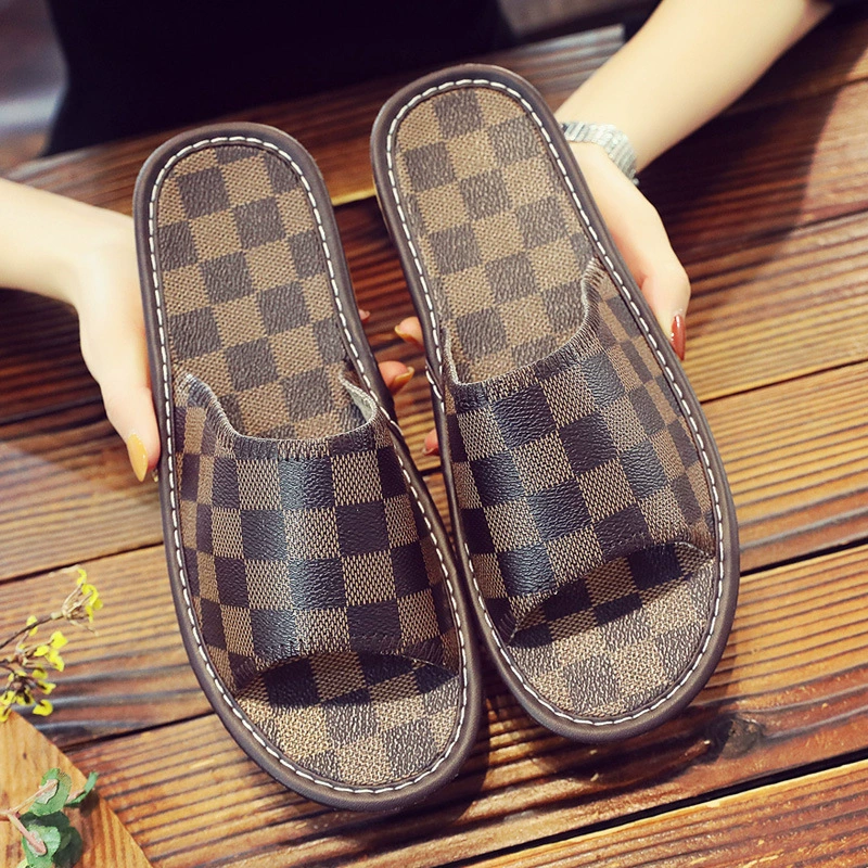 Модные кожаные тапочки для домашних пар, летние женские офисные напольные нескользящие домашние износостойкие сандалии на мягкой подошве, летние мужские