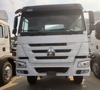中国重汽6X4驱动豪沃载货车出口非洲经济实惠