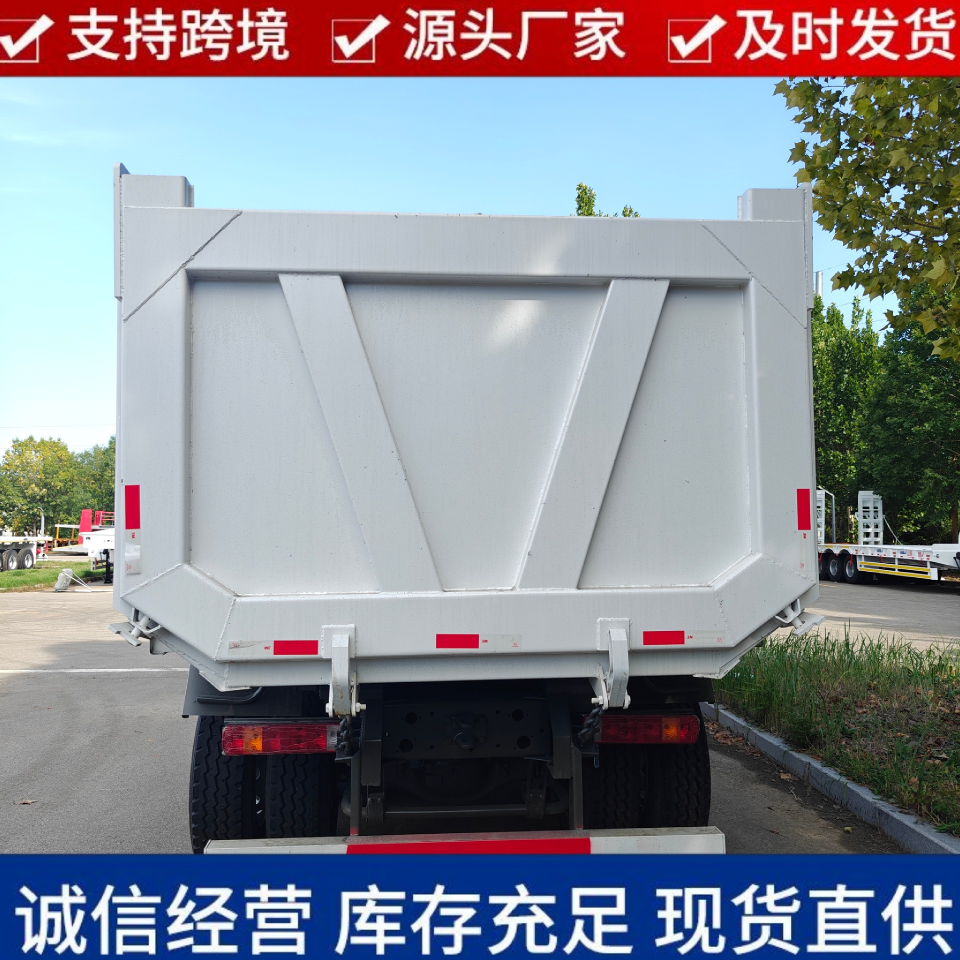 Cross-border export of Sinotruk Howo 6x4 rear-tipping dump truck with 440 horsepower engine
