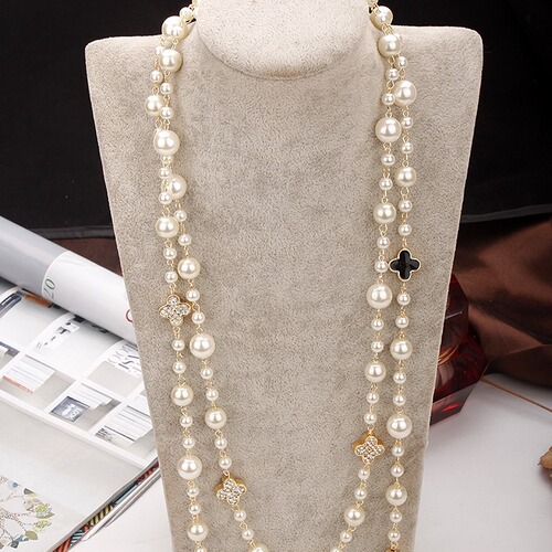 Japanese and Korean long pearl necklace multi-leaf clover sweater chain for women, Korean-style accessory clothing pendant, simple and fashionable decorations