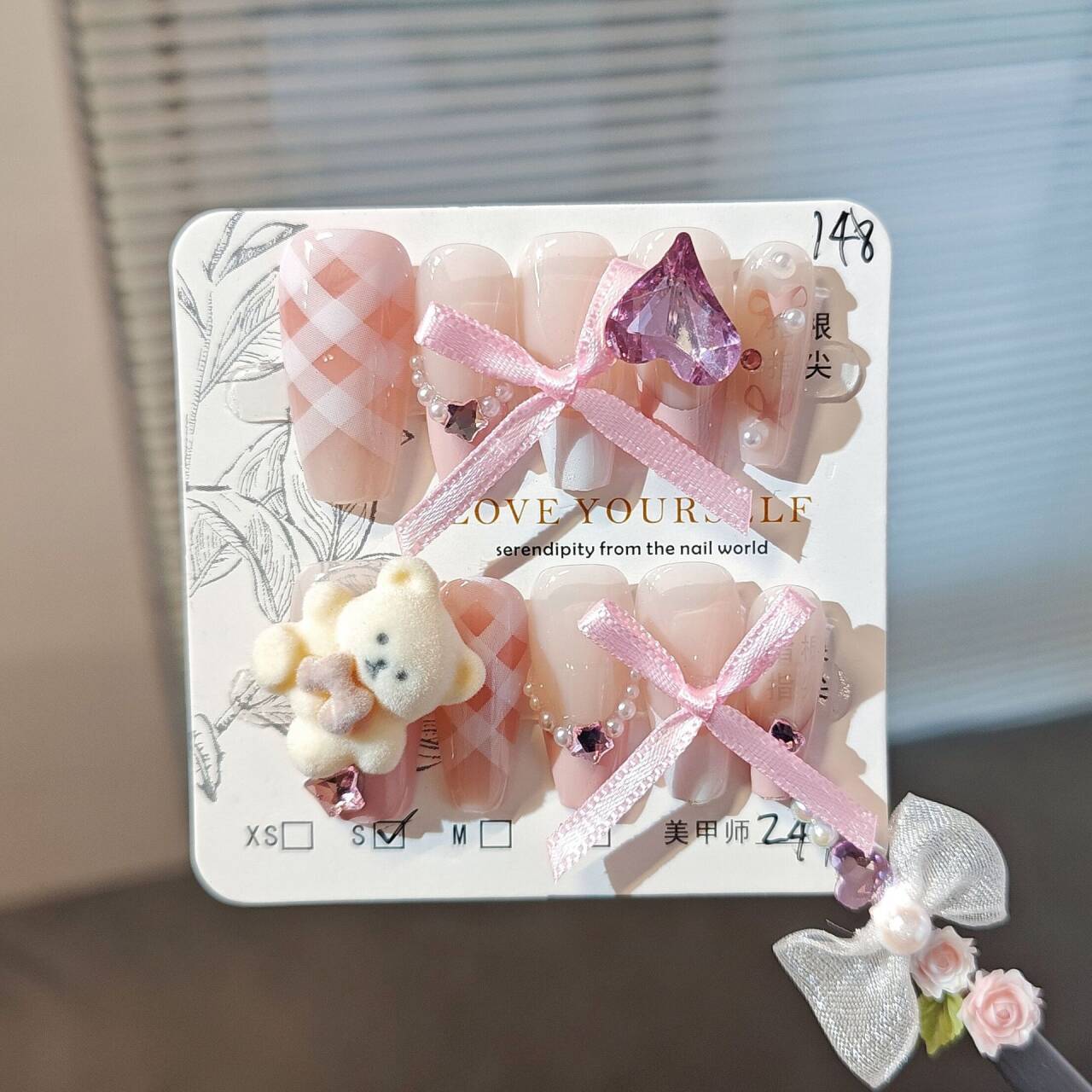 Manicure perforado a mano usando manicure falsa manicure rosa lindo oso ballet mariposa manicure francesa