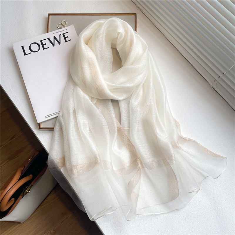 골드 실크 화이트