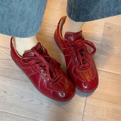 羊皮版 ~ レトロな気質の本革の柔らかい底の徳訓の靴の女性の結び目の深い口の赤い結び目はレジャーの運動の靴を持ちます。