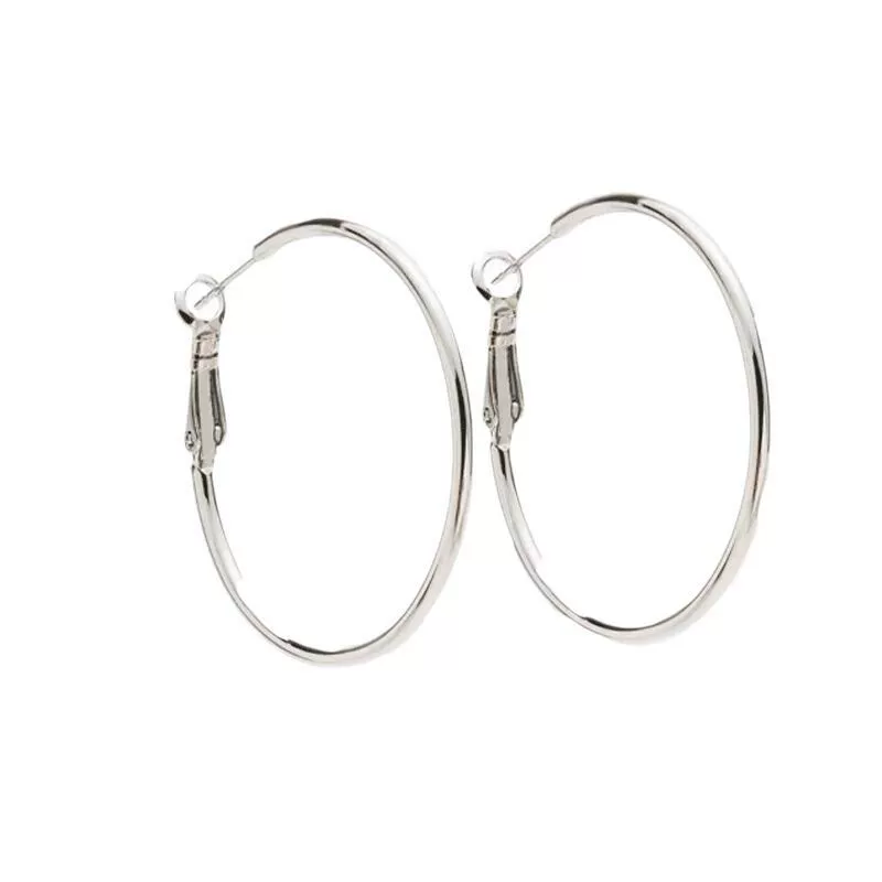 Серёжки- hoops, металлический сплав, различные диаметры 3–7 см, варианты серебристый и золотой