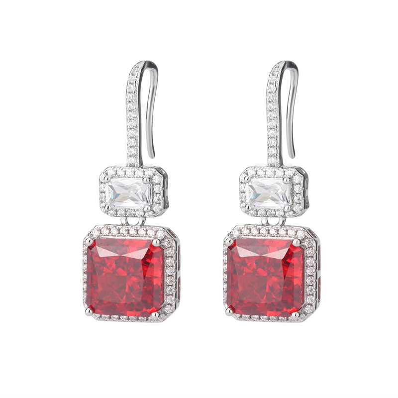 2024 Nueva Zhuang Sheng joyería de cobre inferior chapado en oro de diamantes de alto carbono Flor de hielo Corte pendientes de oreja pendientes de piedra principal femenina 10*10