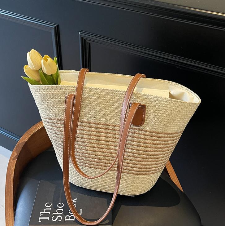 Venta caliente de verano bolso tejido de paja hueco para mujer 2025 nuevo bolso de hombro de estilo occidental salvaje bolso de alta capacidad