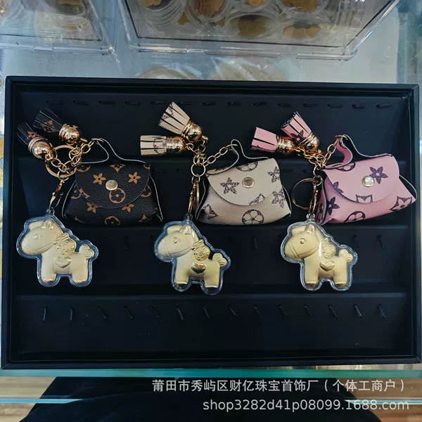 Love money now - bag lanyard (color is random, please note) does not contain gold