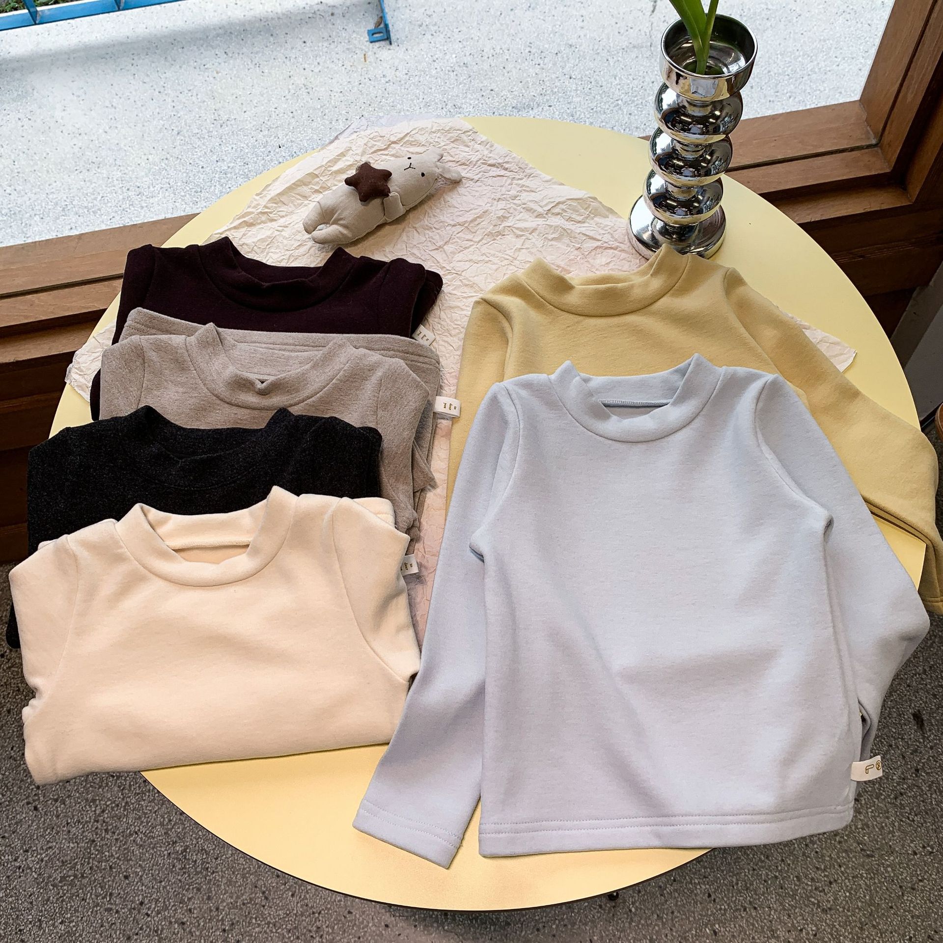 Sugar Pear ropa infantil de niñas camisa de fondo de cuello medio alto ropa de invierno gruesa 2025 nueva ropa infantil de manga larga ropa de bebé