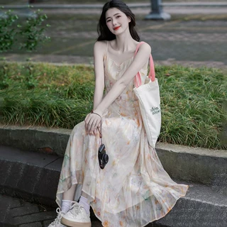 茶歇法式碎花吊带连衣裙女2025夏季新款海边度假温柔风无袖长裙子