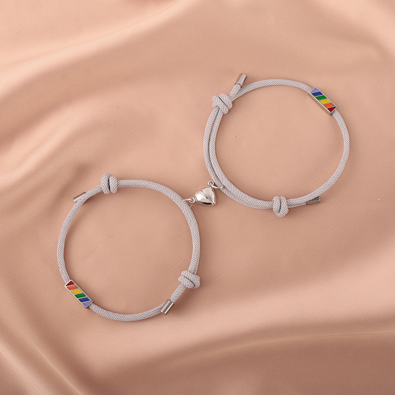 Nouveaux Bracelets De Couple Colorés En Acier Inoxydable Avec Aimant En Forme De Coeur display picture 4