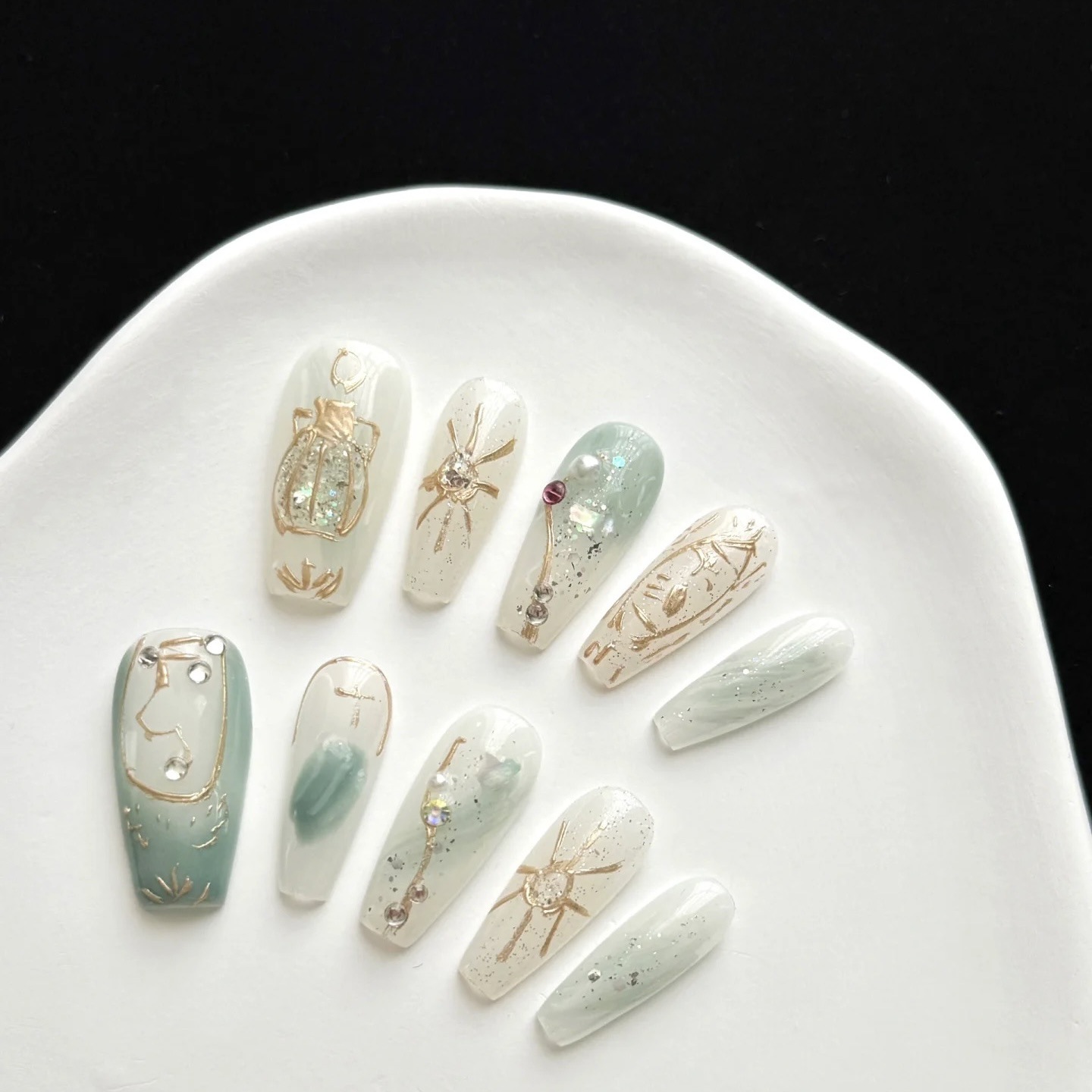 水瓶座清冷氛圍感小眾春日穿戴甲淺綠色暈染線條鎏金貓眼美甲貼片