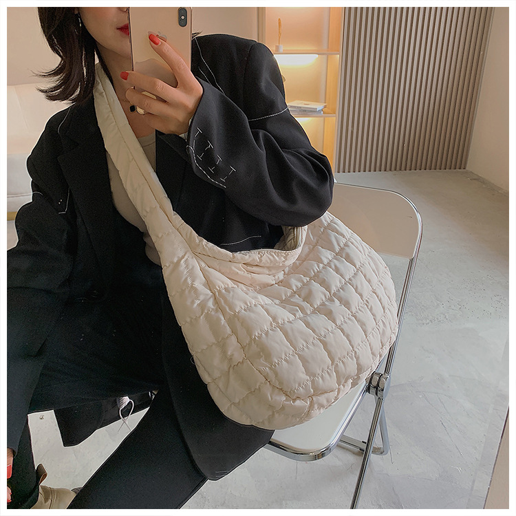 Femmes Grande Polyester Lingge Mode Forme De Boulette Fermeture Éclair Sac Bandoulière display picture 19