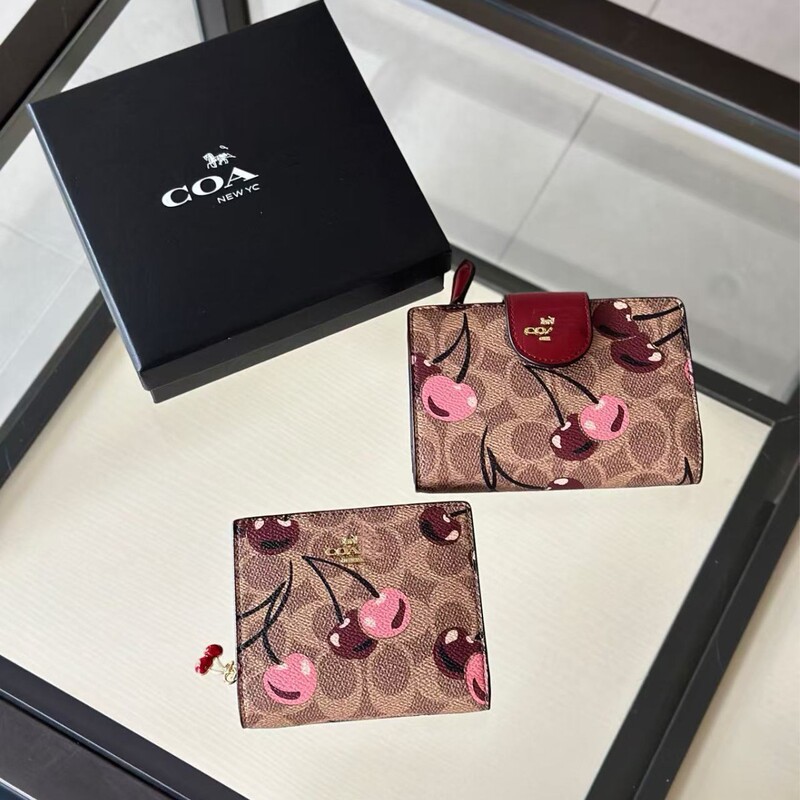 C's Women's Classic Short Half-Fold Wallet