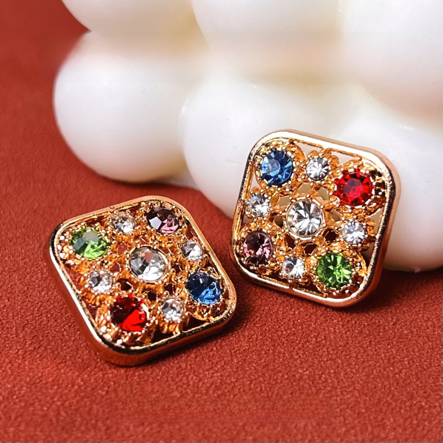 retro high-end metal pin