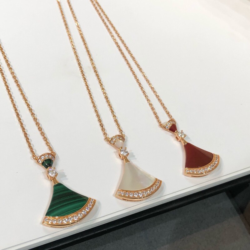 High-End Version Skirt Baojia Necklace with Diamonds and Agate Plated 18K Full Diamond Ins Clavicle Chain Jewelry Women's High-End Jewelry