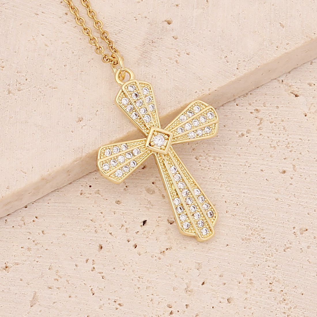 Wholesale Fashion Cross Copper Inlaid Gold 18K Gold Plated display picture 3